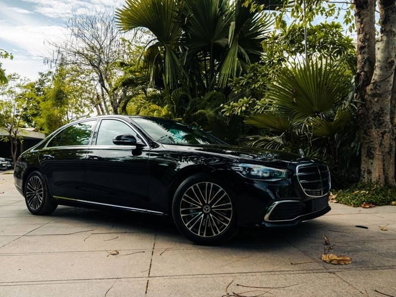 Luxury Sedan, Mercedes-Benz S-Class or similar